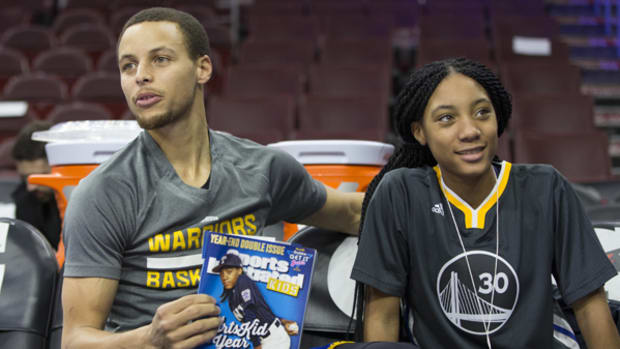 Stephen Curry Meets Mo’ne, Asks for Her Autograph